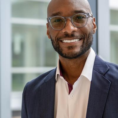 Headshot image of Taison Bell
